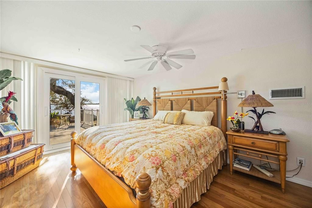 На продажу: $2,499,000 (3 спален, 3 ванн, 2169 Квадратных фут)