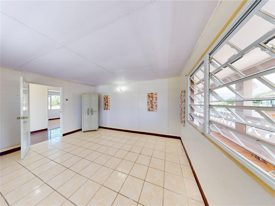 На продажу: $290,000 (5 спален, 0 ванн, 3500 Квадратных фут)