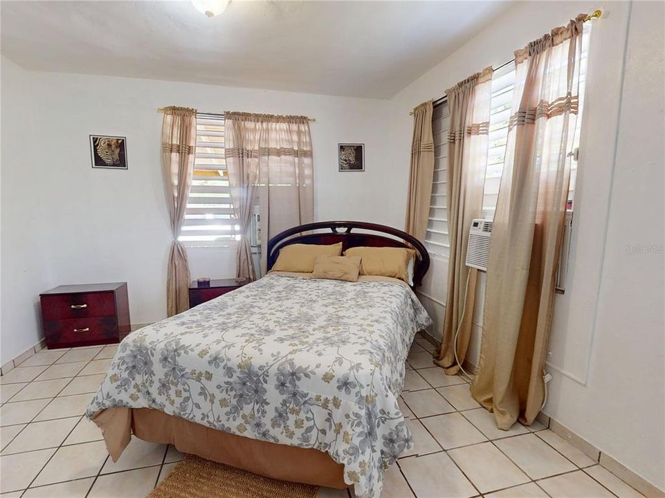 На продажу: $290,000 (5 спален, 0 ванн, 3500 Квадратных фут)