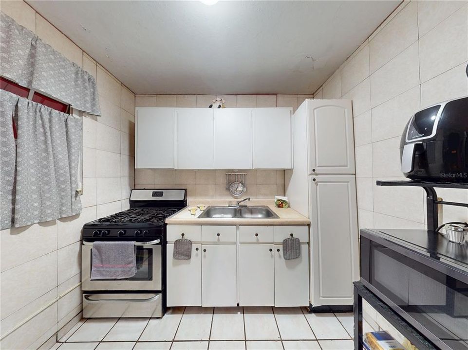 На продажу: $290,000 (5 спален, 0 ванн, 3500 Квадратных фут)