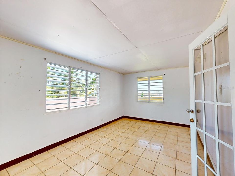 На продажу: $290,000 (5 спален, 0 ванн, 3500 Квадратных фут)