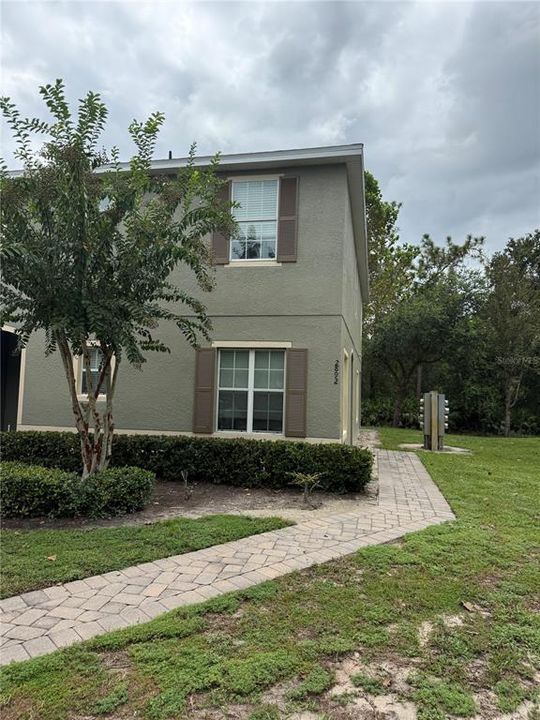 Active With Contract: $1,800 (3 beds, 2 baths, 1598 Square Feet)