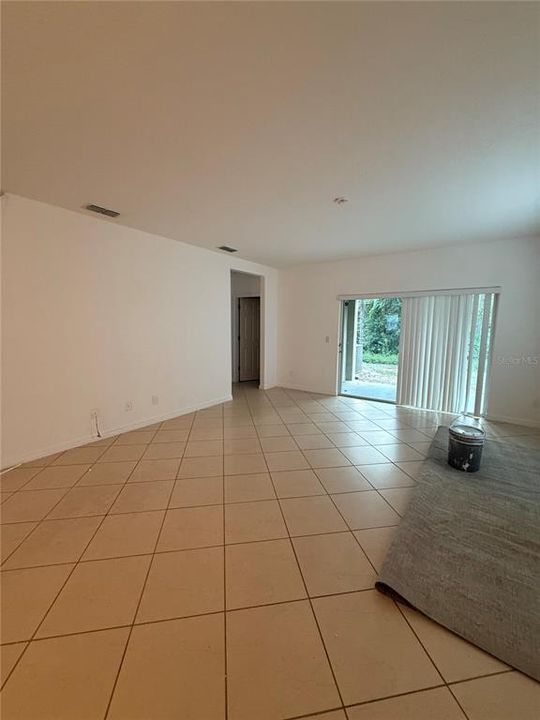 Active With Contract: $1,800 (3 beds, 2 baths, 1598 Square Feet)