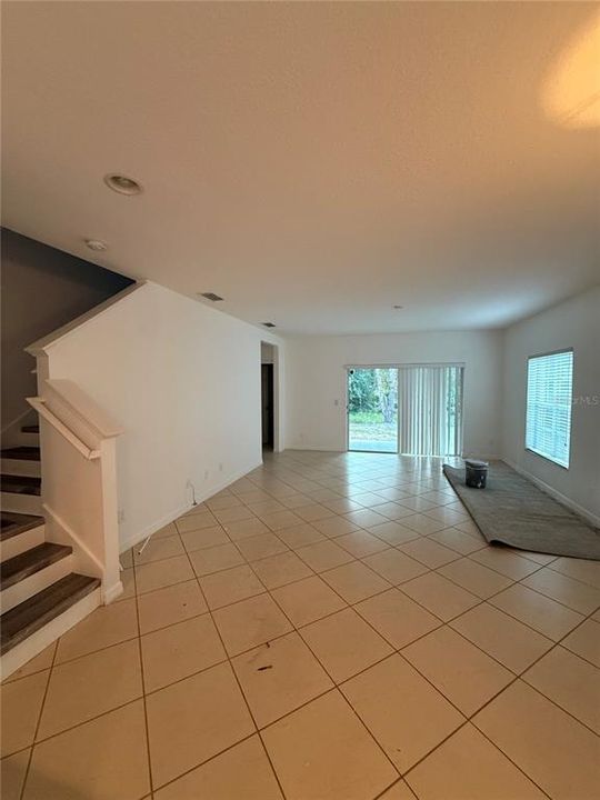 Active With Contract: $1,800 (3 beds, 2 baths, 1598 Square Feet)