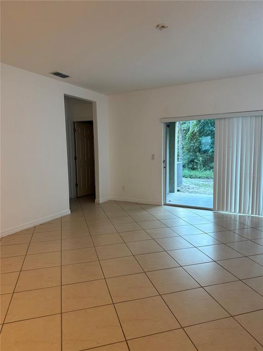 Active With Contract: $1,800 (3 beds, 2 baths, 1598 Square Feet)