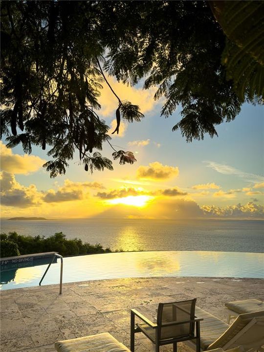 На продажу: $1,500,000 (2 спален, 2 ванн, 1900 Квадратных фут)