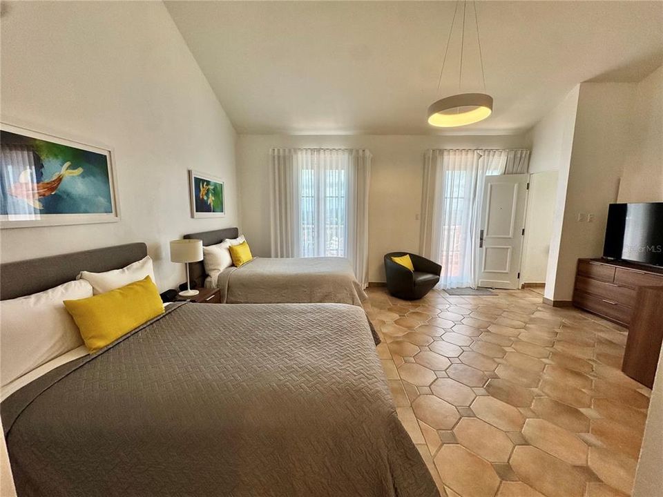 На продажу: $1,500,000 (2 спален, 2 ванн, 1900 Квадратных фут)