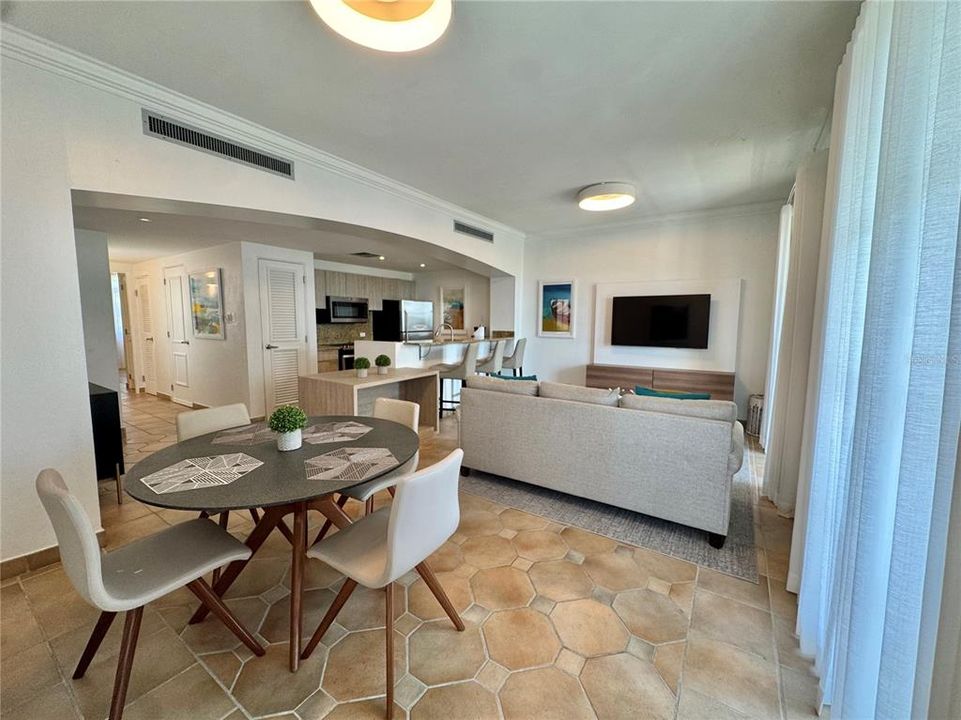 На продажу: $1,500,000 (2 спален, 2 ванн, 1900 Квадратных фут)