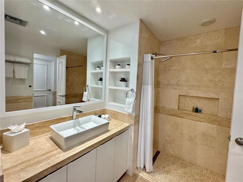 На продажу: $1,500,000 (2 спален, 2 ванн, 1900 Квадратных фут)