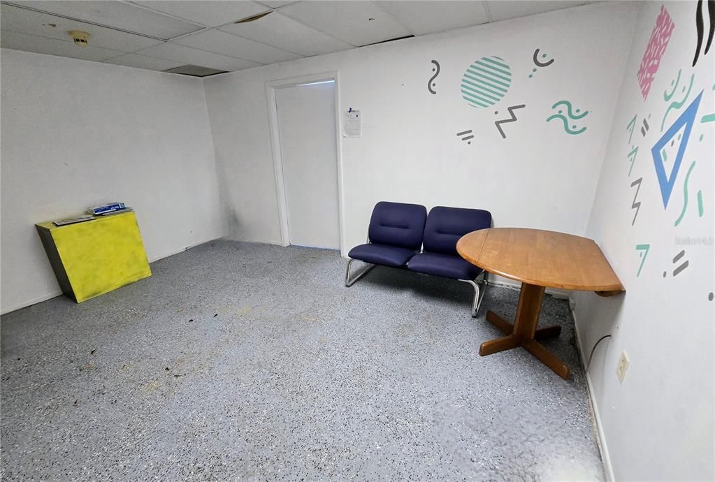 待售: $21,000 (0 贝兹, 0 浴室, 980 平方英尺)