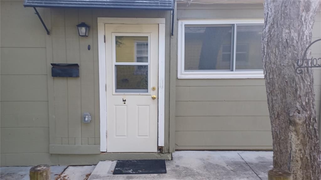 最近租的: $1,800 (1 贝兹, 1 浴室, 750 平方英尺)