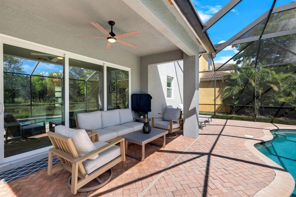 For Sale: $599,900 (4 beds, 2 baths, 2434 Square Feet)