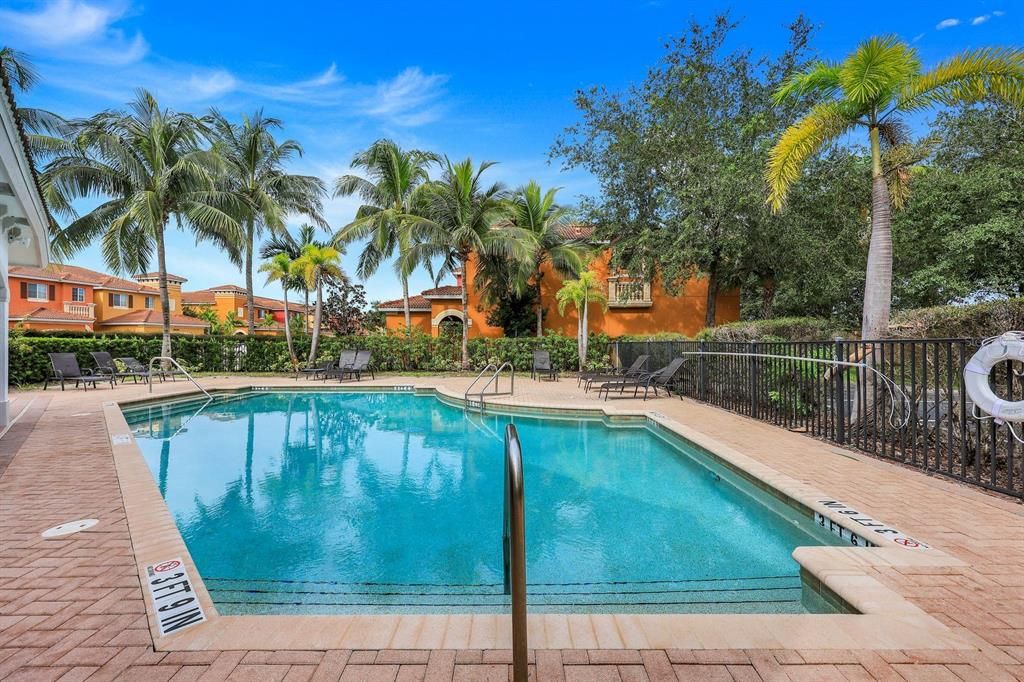 For Sale: $599,900 (4 beds, 2 baths, 2434 Square Feet)