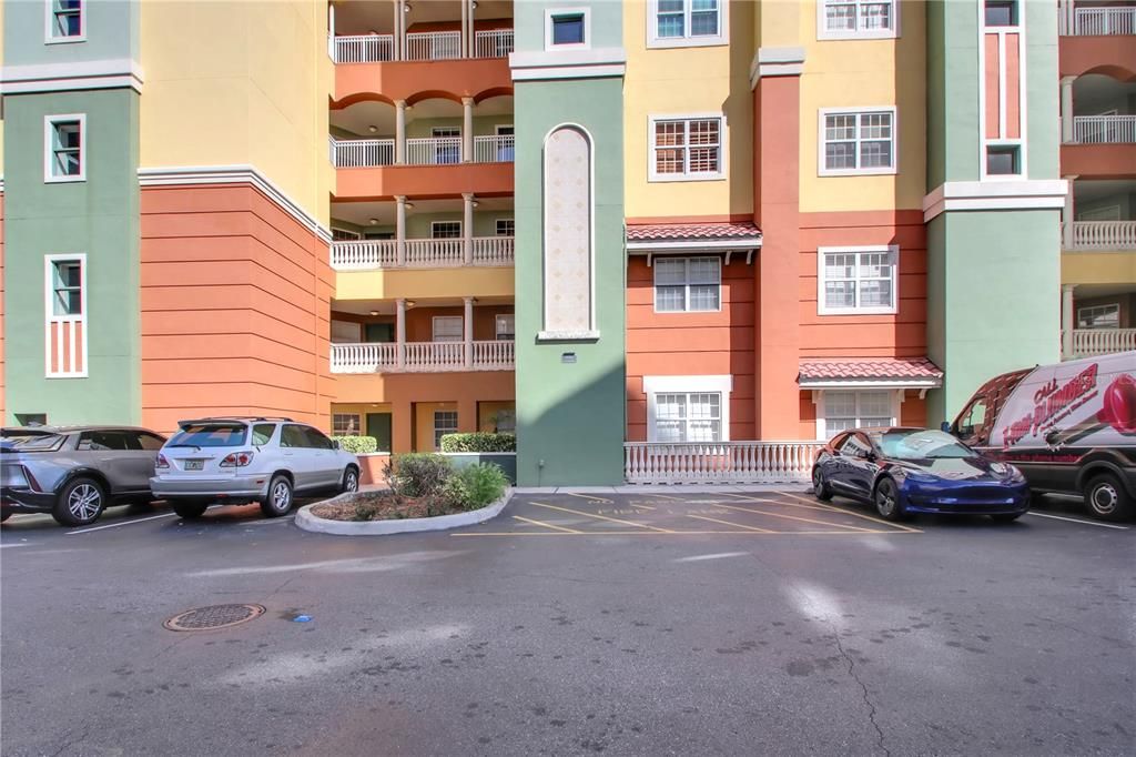 合同活跃: $475,000 (2 贝兹, 2 浴室, 1824 平方英尺)