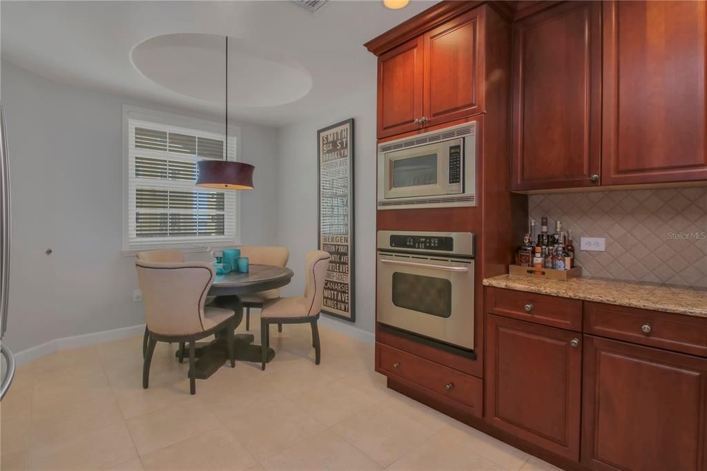 合同活跃: $475,000 (2 贝兹, 2 浴室, 1824 平方英尺)