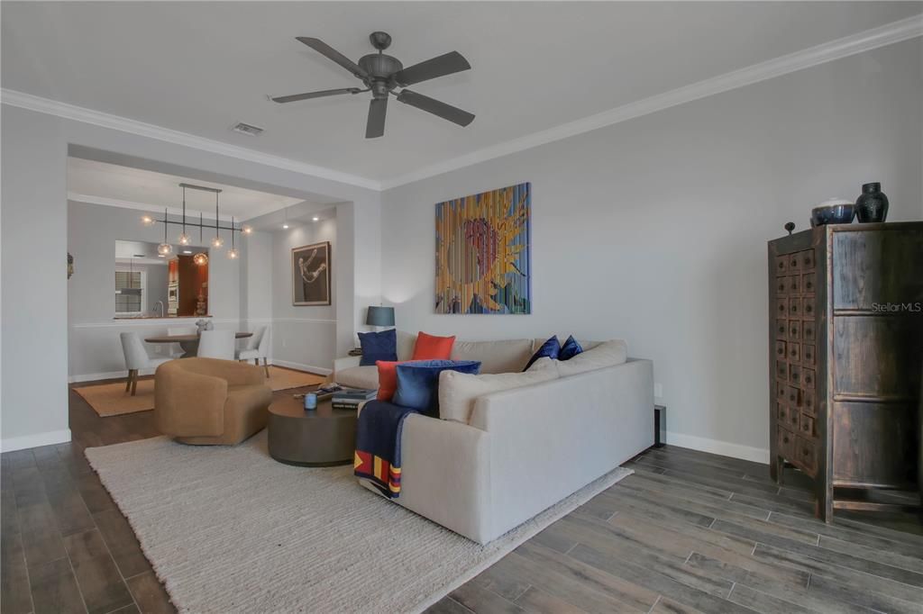 合同活跃: $475,000 (2 贝兹, 2 浴室, 1824 平方英尺)