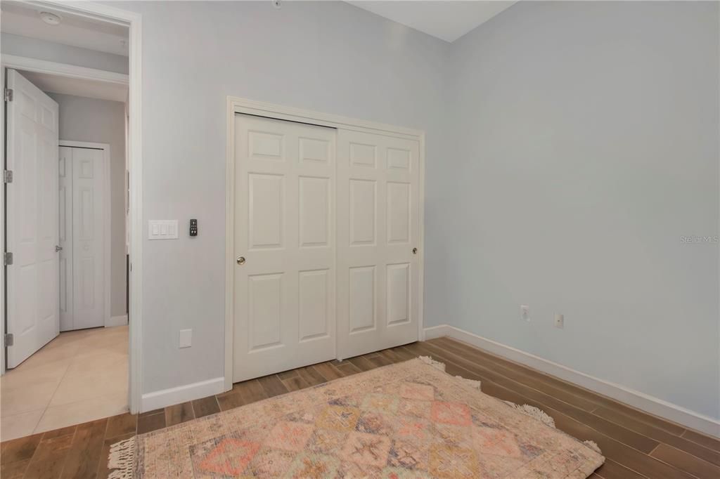 合同活跃: $475,000 (2 贝兹, 2 浴室, 1824 平方英尺)