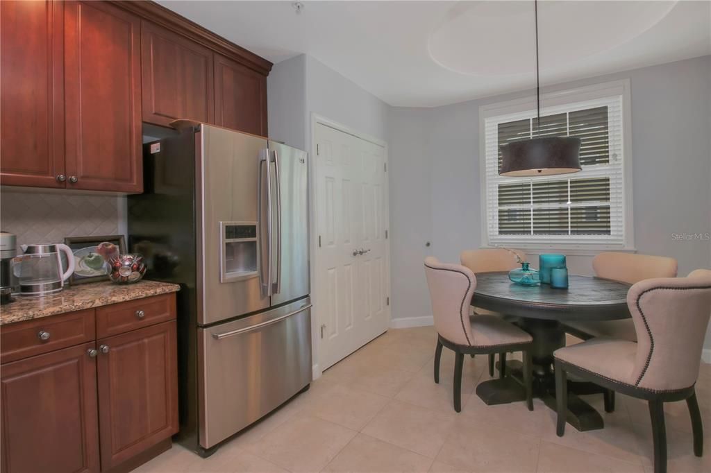 合同活跃: $475,000 (2 贝兹, 2 浴室, 1824 平方英尺)