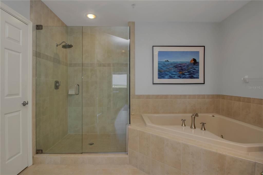 合同活跃: $475,000 (2 贝兹, 2 浴室, 1824 平方英尺)