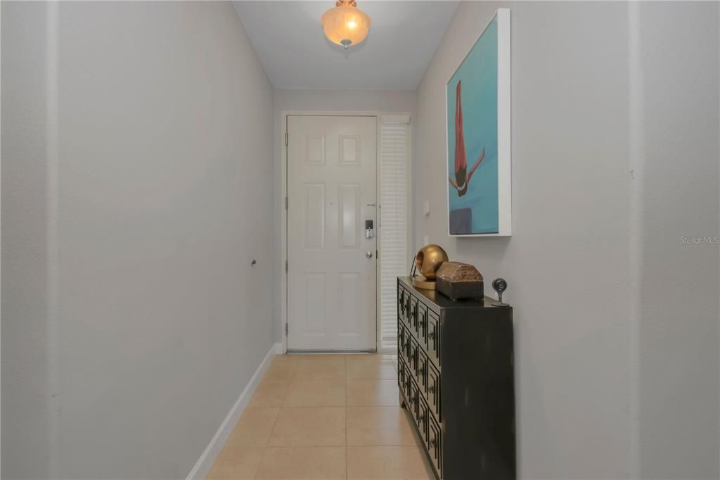 合同活跃: $475,000 (2 贝兹, 2 浴室, 1824 平方英尺)