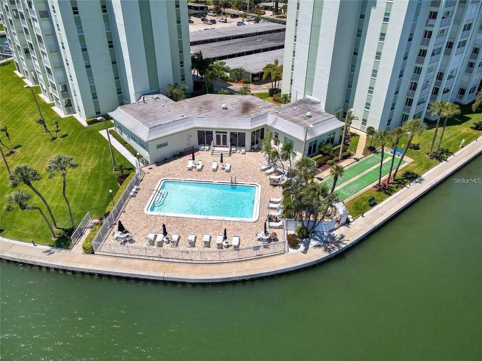 Active With Contract: $300,000 (1 beds, 1 baths, 843 Square Feet)