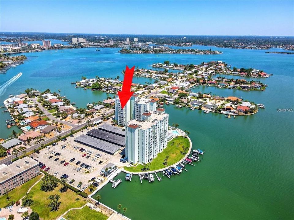 Active With Contract: $300,000 (1 beds, 1 baths, 843 Square Feet)