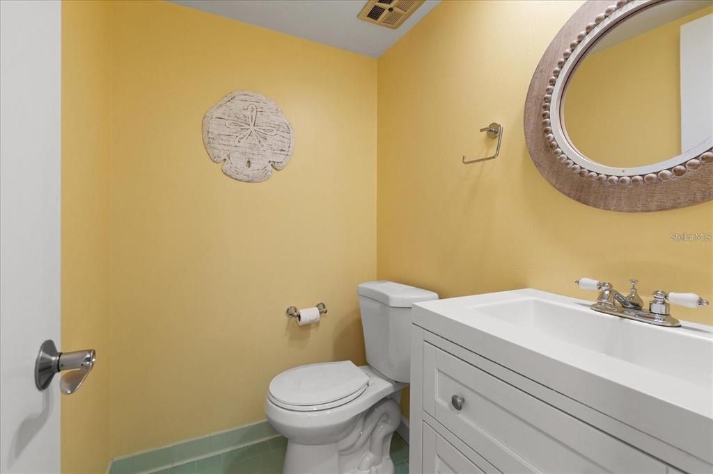 Active With Contract: $300,000 (1 beds, 1 baths, 843 Square Feet)