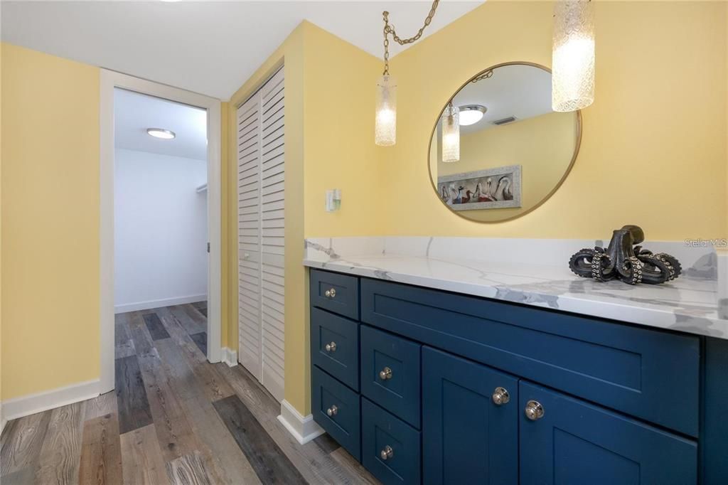 Active With Contract: $300,000 (1 beds, 1 baths, 843 Square Feet)