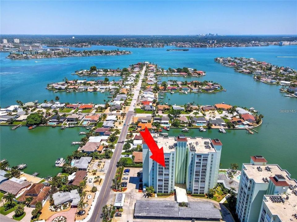 Active With Contract: $300,000 (1 beds, 1 baths, 843 Square Feet)