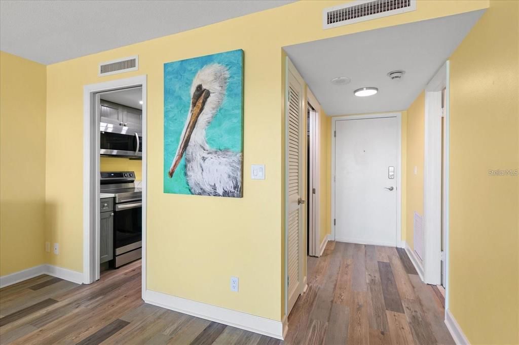 Active With Contract: $300,000 (1 beds, 1 baths, 843 Square Feet)