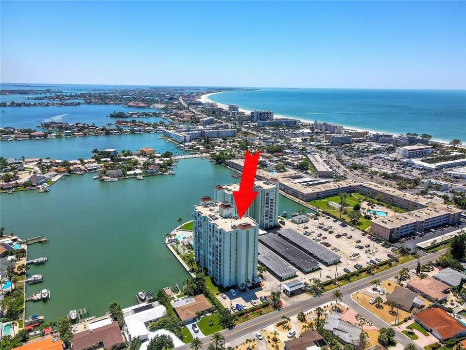 Active With Contract: $300,000 (1 beds, 1 baths, 843 Square Feet)