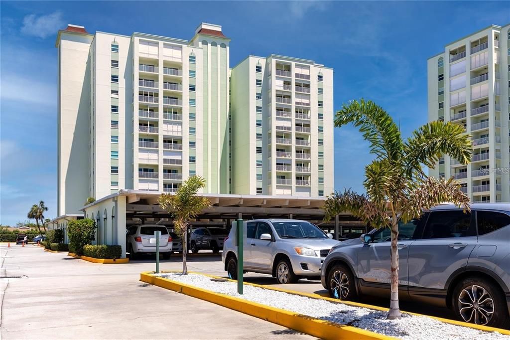 Active With Contract: $300,000 (1 beds, 1 baths, 843 Square Feet)