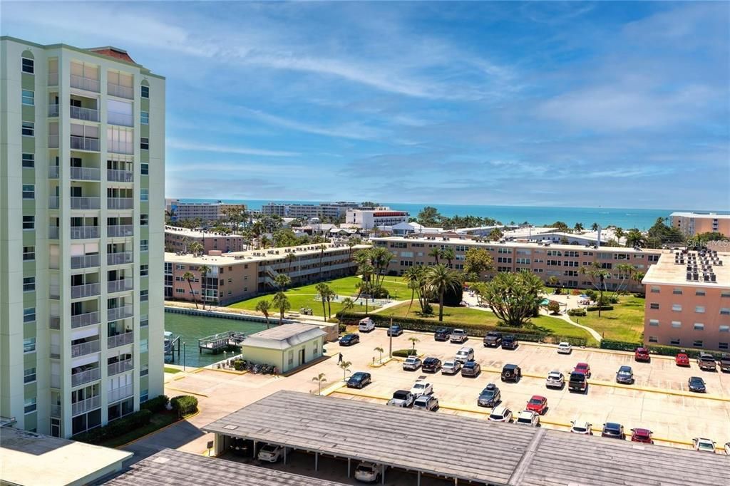 Active With Contract: $300,000 (1 beds, 1 baths, 843 Square Feet)