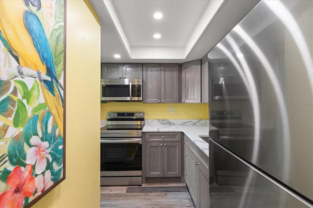 Active With Contract: $300,000 (1 beds, 1 baths, 843 Square Feet)