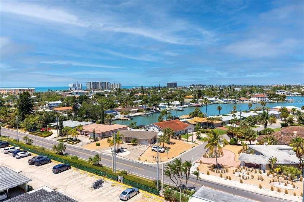 Active With Contract: $300,000 (1 beds, 1 baths, 843 Square Feet)