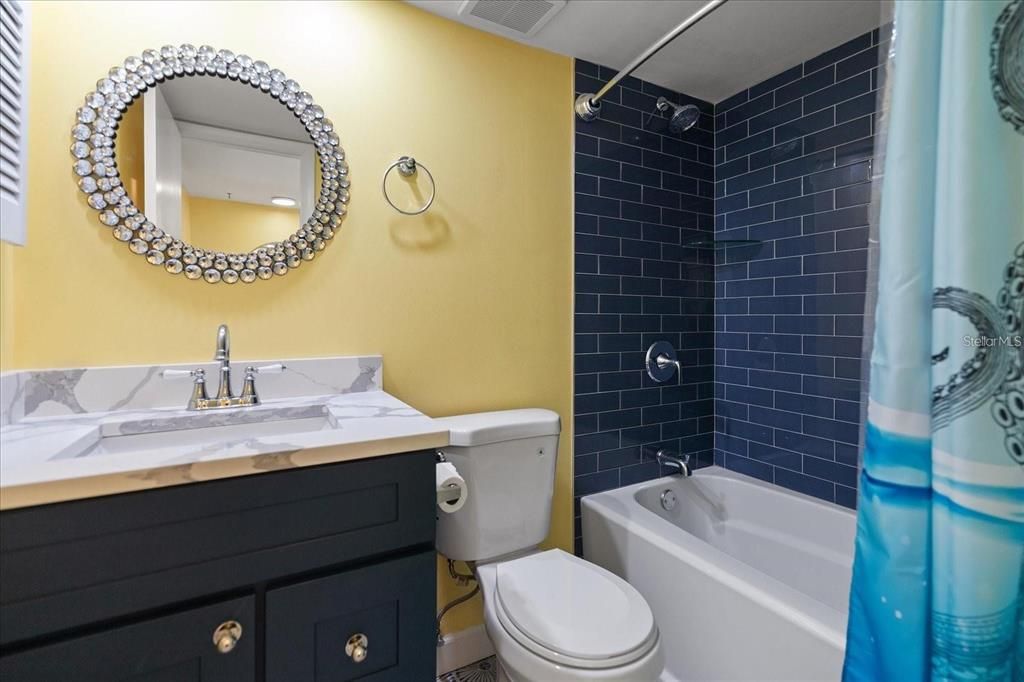 Active With Contract: $300,000 (1 beds, 1 baths, 843 Square Feet)