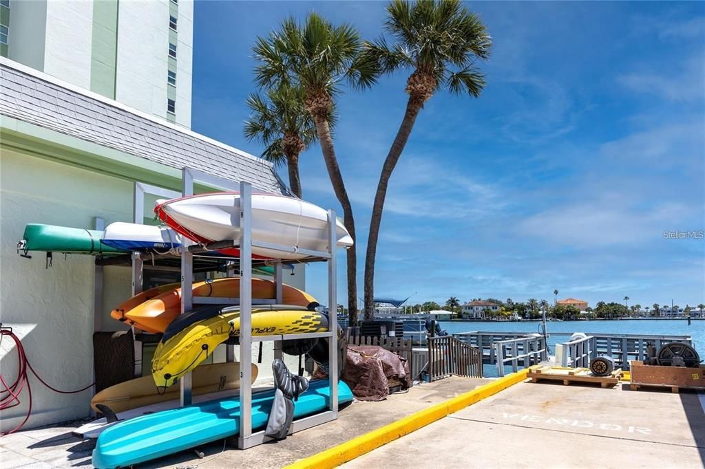 Active With Contract: $300,000 (1 beds, 1 baths, 843 Square Feet)