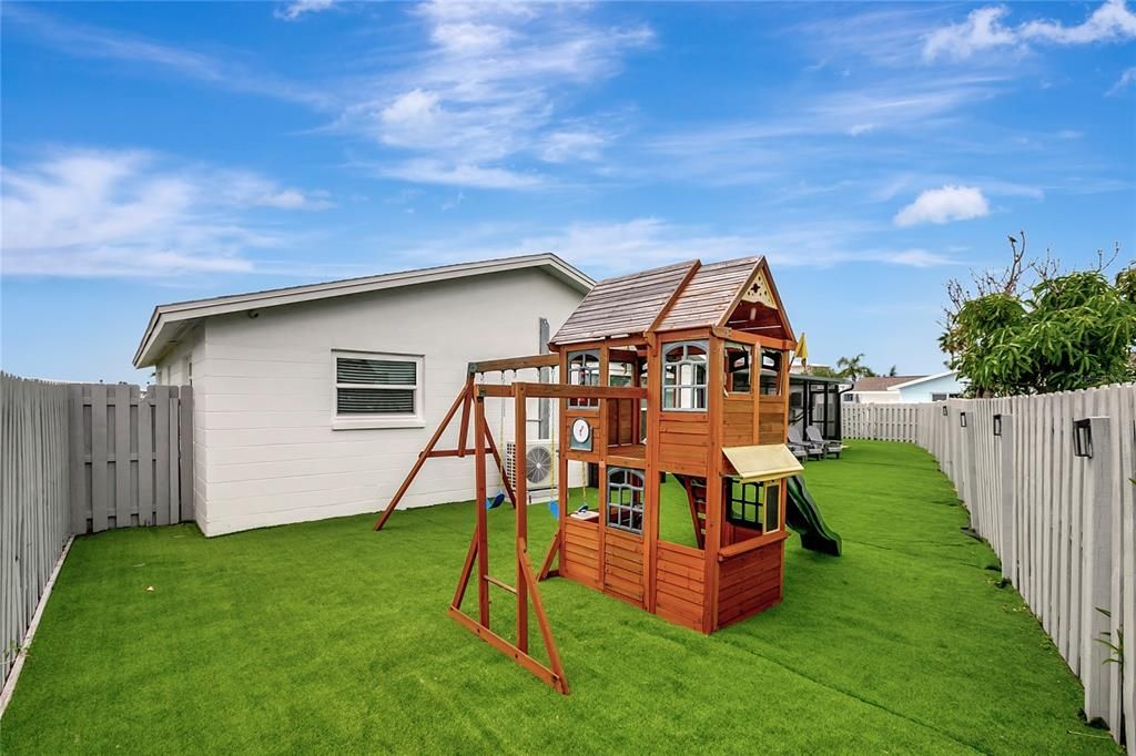 For Rent: $4,500 (3 beds, 2 baths, 1624 Square Feet)