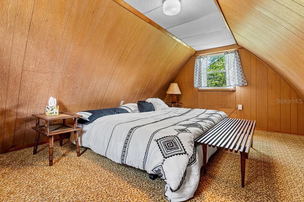 For Sale: $150,000 (1 beds, 1 baths, 904 Square Feet)