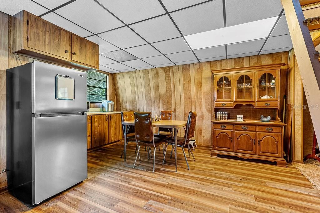 For Sale: $150,000 (1 beds, 1 baths, 904 Square Feet)