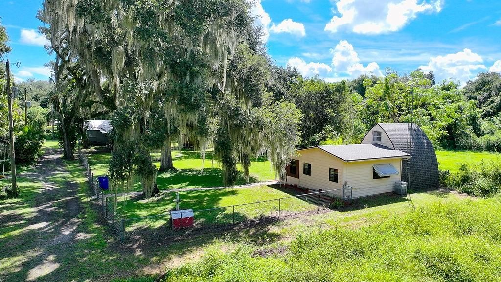 For Sale: $150,000 (1 beds, 1 baths, 904 Square Feet)