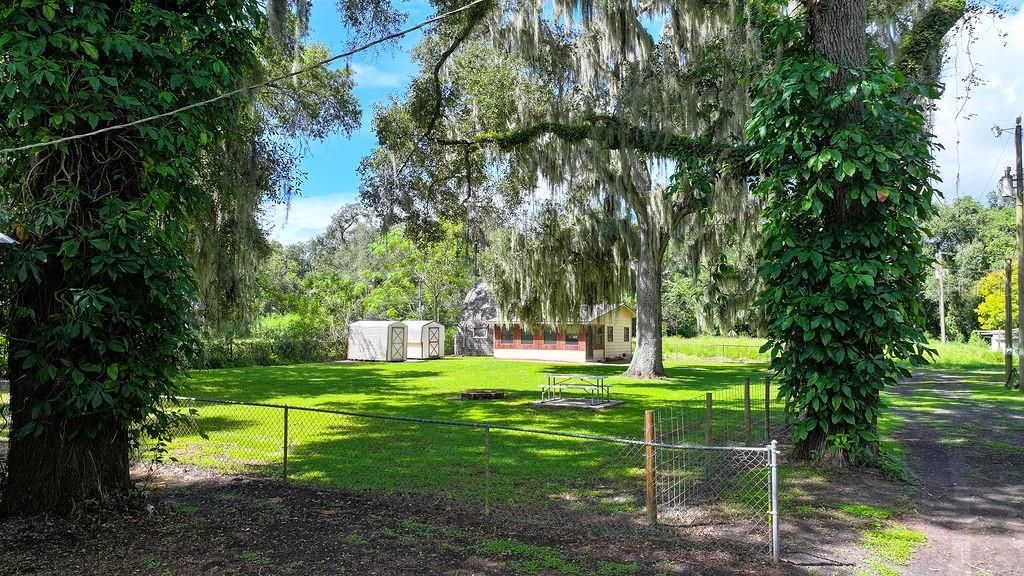 For Sale: $150,000 (1 beds, 1 baths, 904 Square Feet)