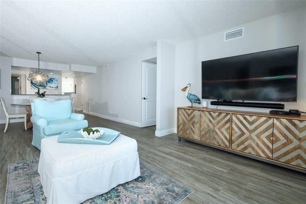 En Venta: $575,000 (2 camas, 2 baños, 1560 Pies cuadrados)