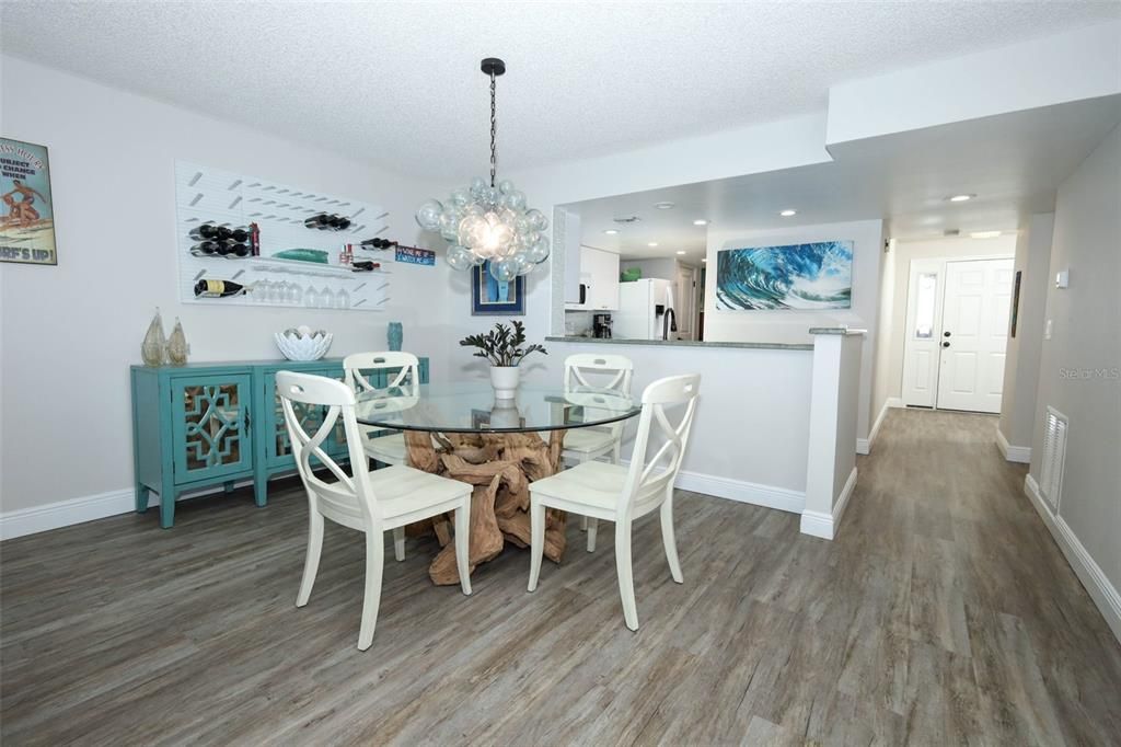 En Venta: $575,000 (2 camas, 2 baños, 1560 Pies cuadrados)