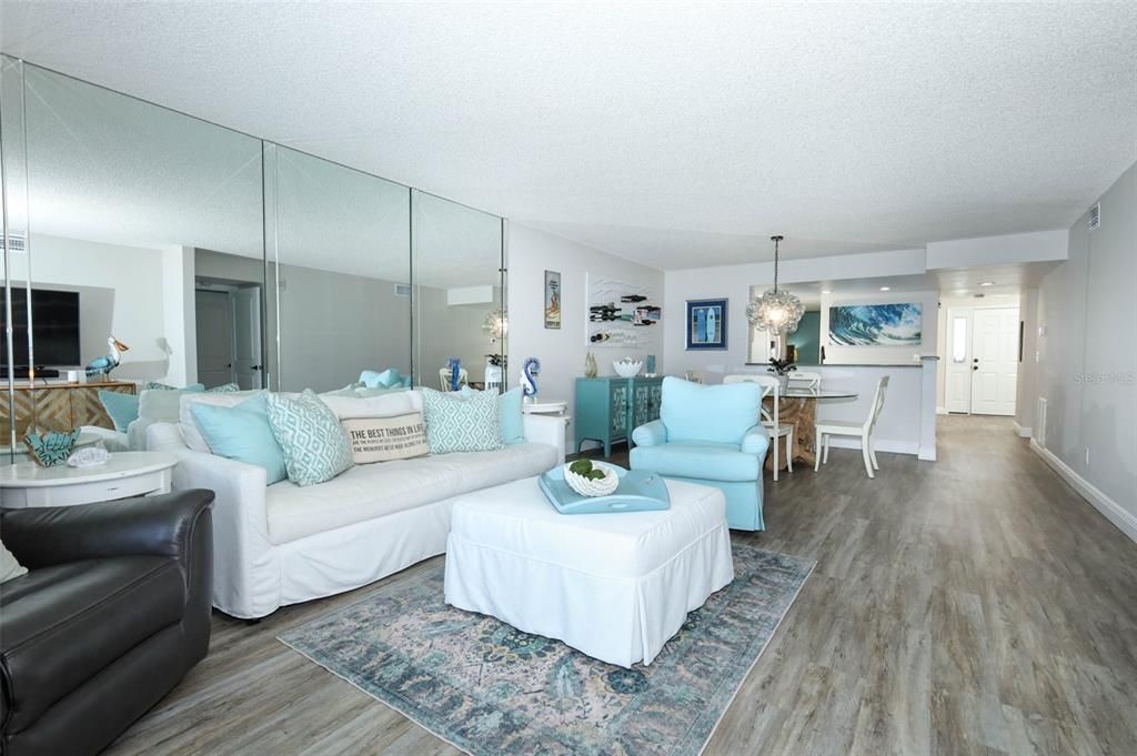 En Venta: $575,000 (2 camas, 2 baños, 1560 Pies cuadrados)