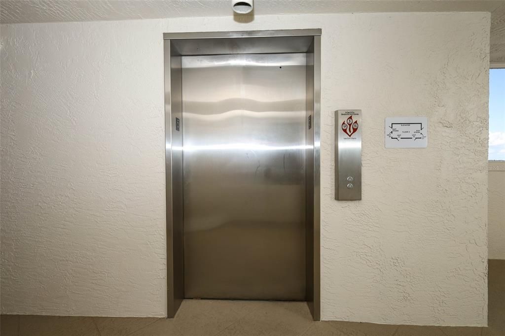 En Venta: $575,000 (2 camas, 2 baños, 1560 Pies cuadrados)