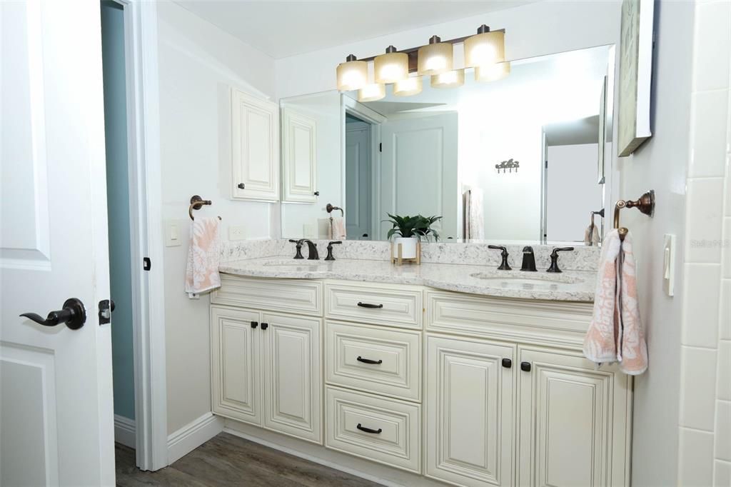 En Venta: $575,000 (2 camas, 2 baños, 1560 Pies cuadrados)