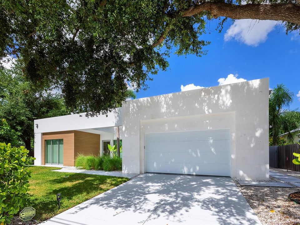 Active With Contract: $3,490,000 (4 beds, 3 baths, 3155 Square Feet)