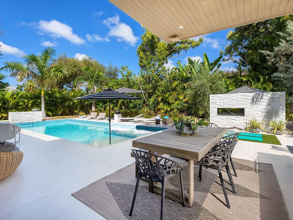 Active With Contract: $3,490,000 (4 beds, 3 baths, 3155 Square Feet)