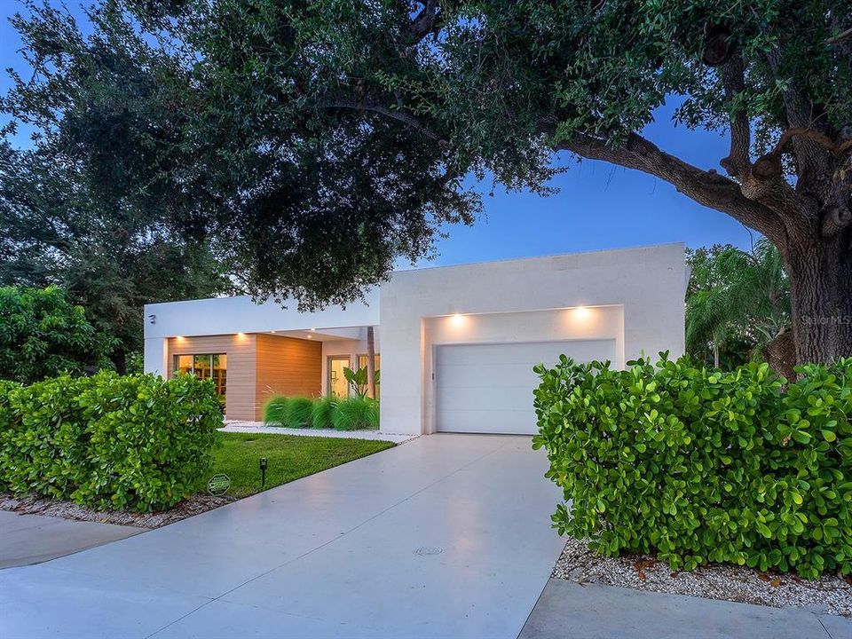 Active With Contract: $3,490,000 (4 beds, 3 baths, 3155 Square Feet)